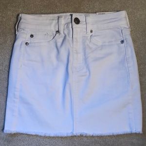 NEVER WORN: White American Eagle Mini Skirt